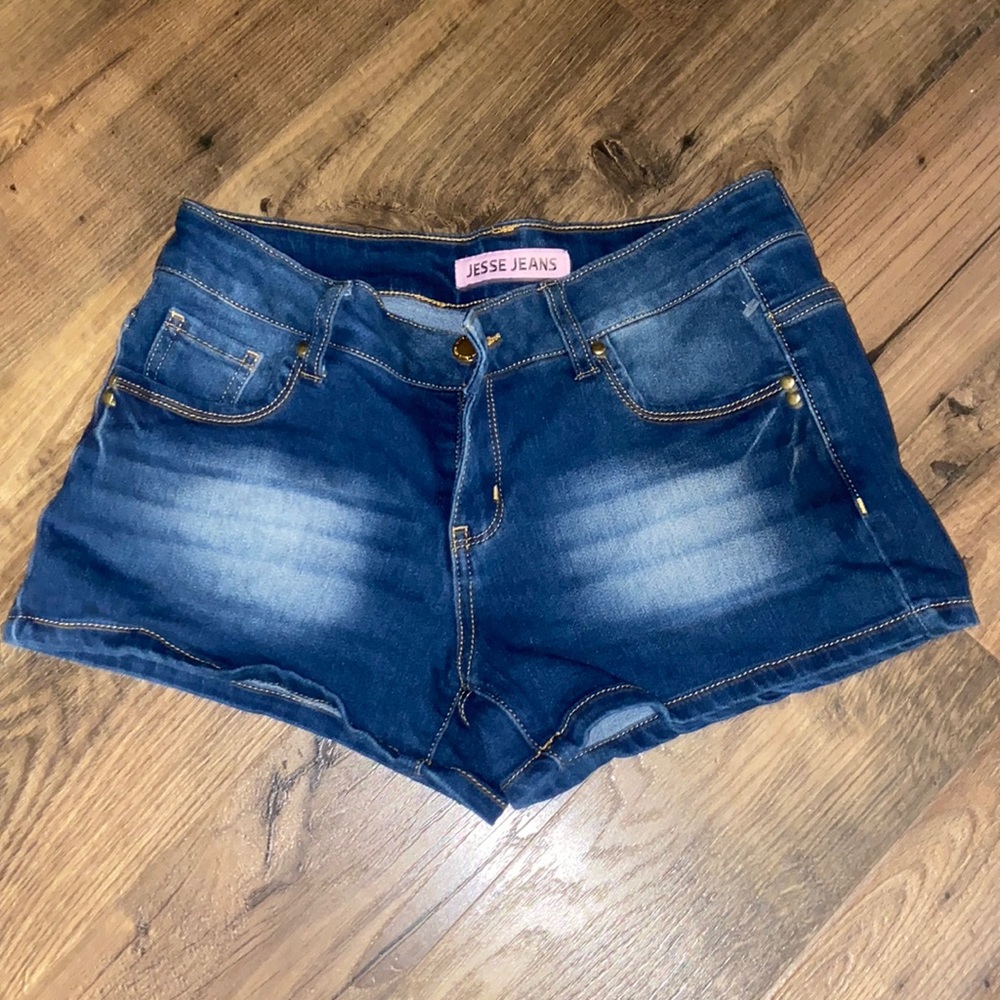 Slim fit, short looks perfect fit